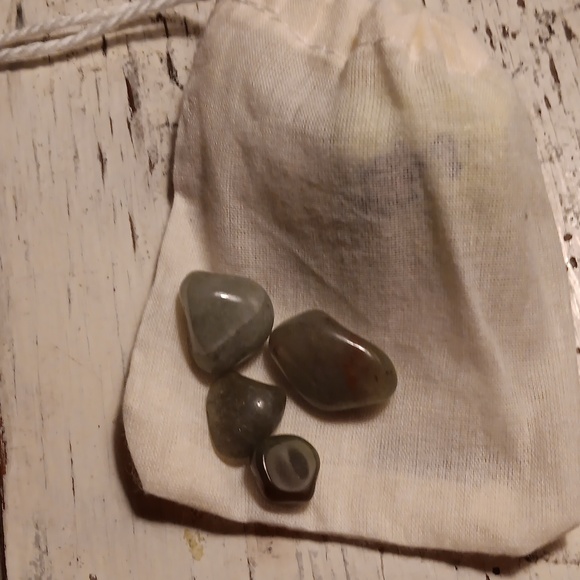 JADE - Picture 4 of 4